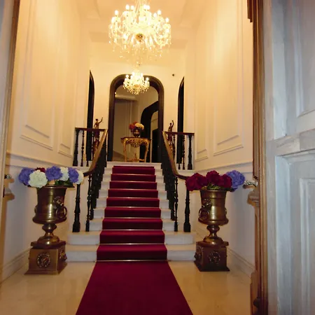 Akka Lush Taksim Istanboel