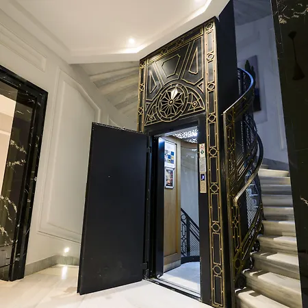 Akka Lush Taksim Isztambul